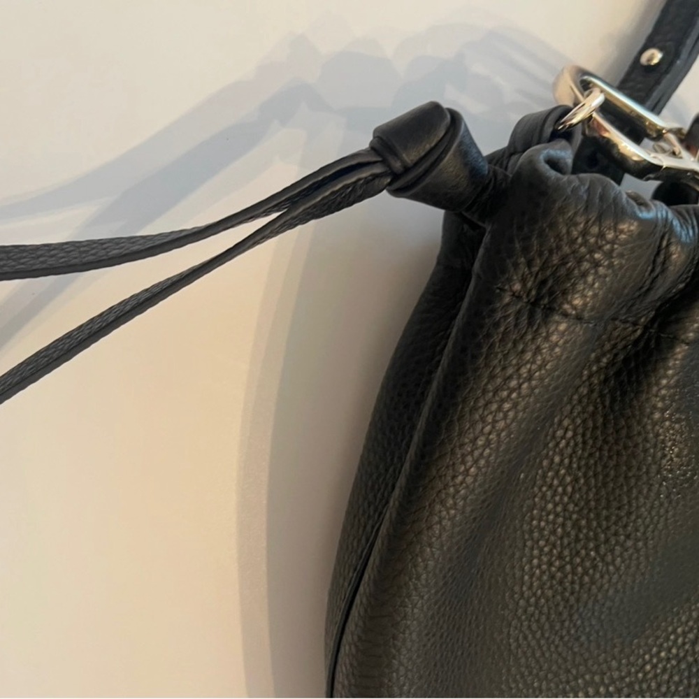 Like new Vince Camuto small black crossbody w/ adjustable strap & magnetic close - Picture 3 of 8